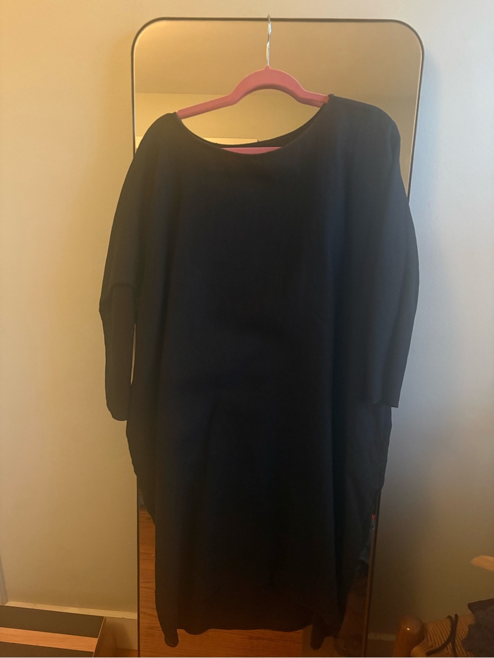 Black Long-Sleeve Women's Shift Dress - Minimal Chic
